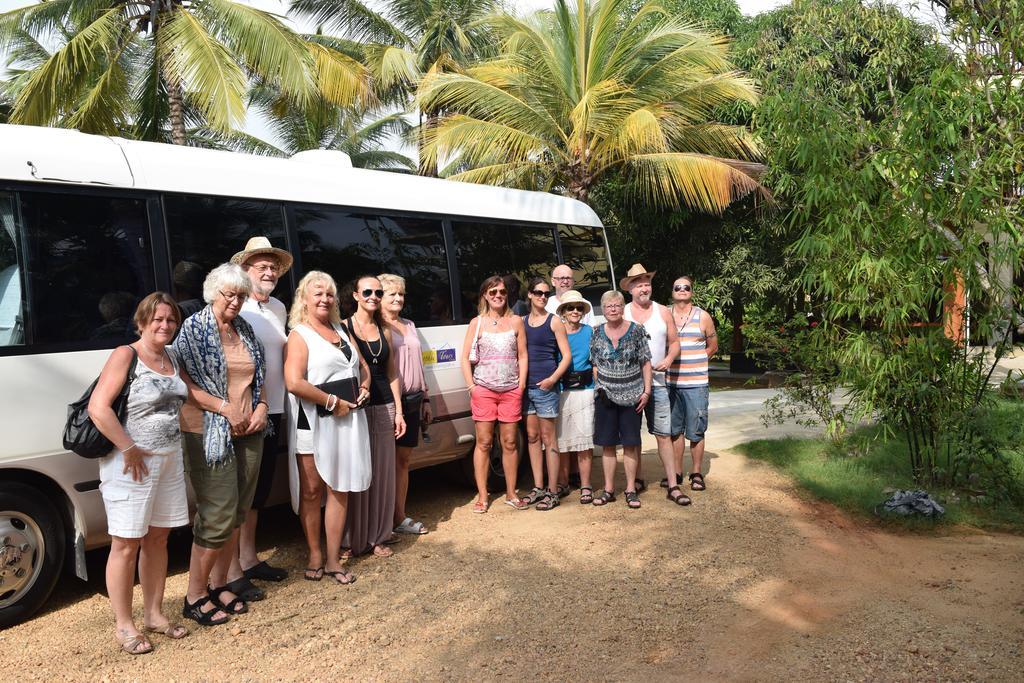 The Coconut Gardens Hotel & Restaurant Tissamaharama Exterior foto